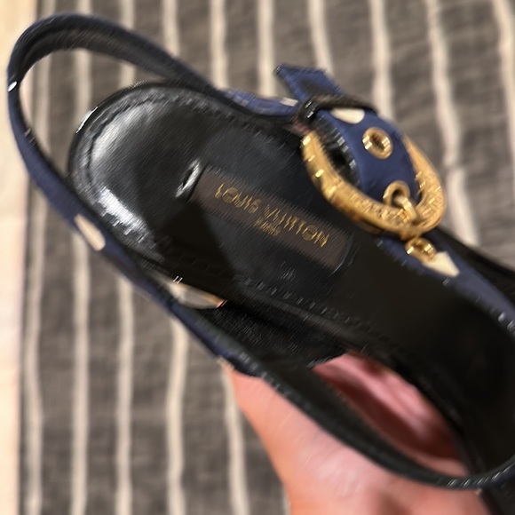 LOUIS VUITTON size 38 wedges in navy with white and black accents. - Picture 7 of 8